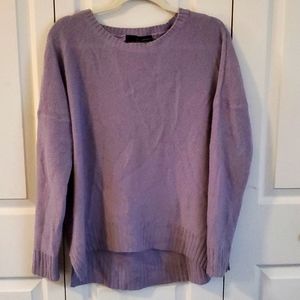 360 cashmere light purple sweater! Size Medium 🌟 🌟 🌟